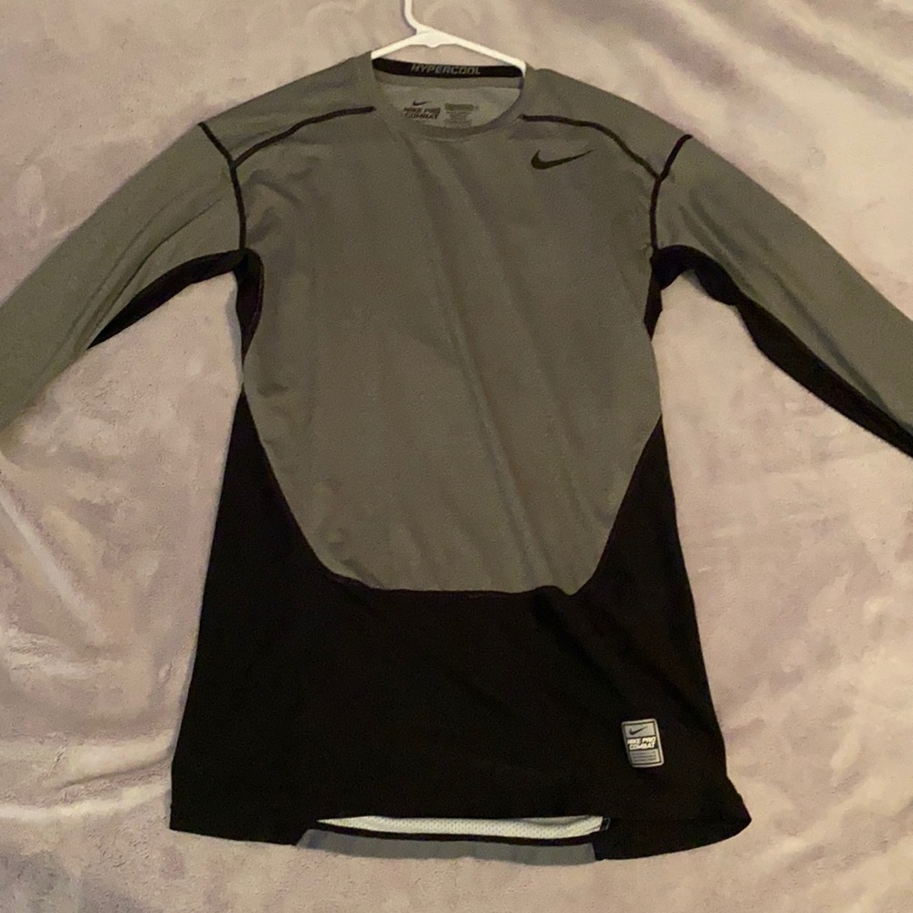 Black and grey Nike compression shirt SIZE : LARGE
